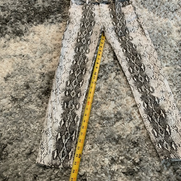 Akira Women’s Snake Print Belted Long Pants Size 5 - Picture 11 of 16